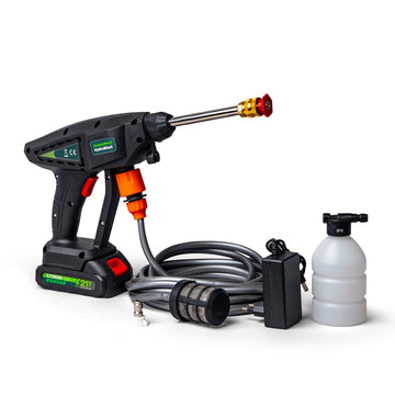 Hammersmith HydroBlast Akku-Druckreiniger (21V Li-Ion) mit Düse, flexiblem Schlauch mit Filter, Ladegerät und Seifenschaumflasche auf weißem Hintergrund.