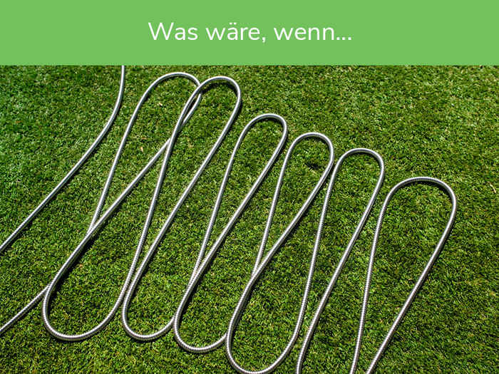 Hammersmith GrowSteel Gartenschlauch aus Edelstahl, flexibel aufgerollt auf grünem Rasen im Außenbereich