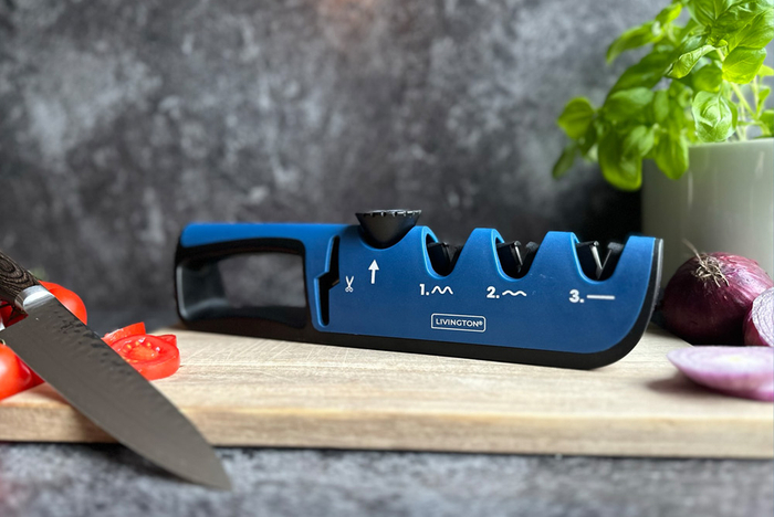 Livington BladeStar Messerschärfer auf Schneidebrett
