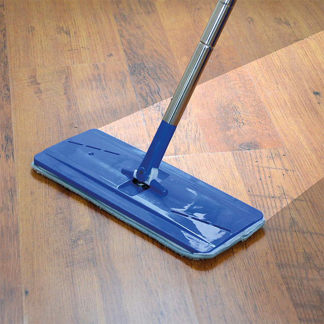 Mikrofaserpad des Livington Touchless Mop ist für Fliesen, Parkett, Laminat und Linoleum geeignet