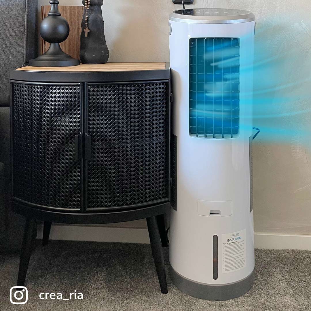 Livington InstaChill im Schlafzimmer – sorgt für kühle Luft und angenehme Nächte direkt am Bett.