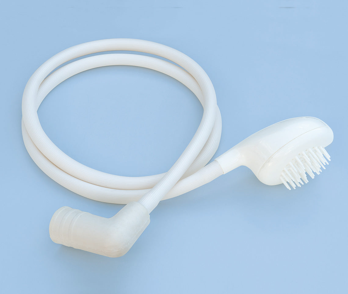 Die Lavabo Dusche mit Schlauch und Brausekopf – einfach auf den Wasserhahn stecken und losduschen.