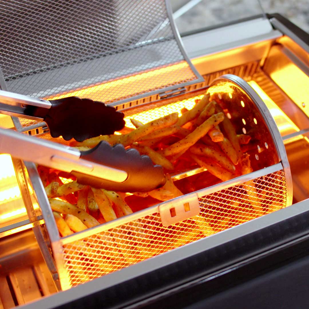 Knusprige Pommes im Drehtrommelkorb mit dem Livington Rotisserie Chef perfekt zubereitet.