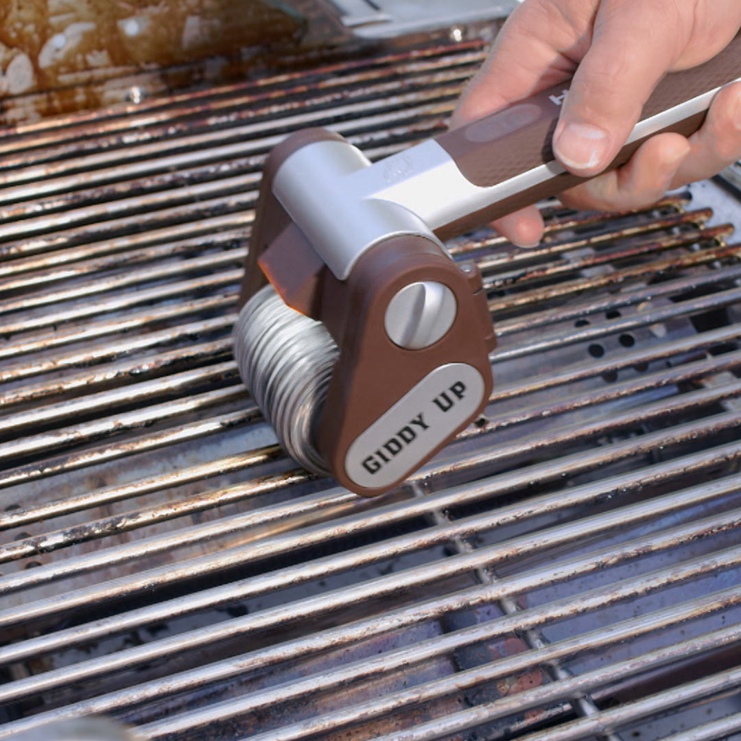 Grillbürste reinigt Rost mit 350 Umdrehungen pro Minute