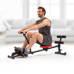 Ein Mann trainiert in Ruderposition auf dem Kendox Row Shaper – geeignet für effektives Ganzkörpertraining.