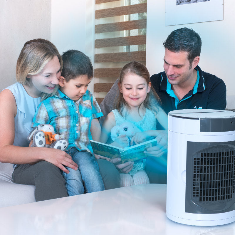 Livington SmartChill kühlt leise beim Vorlesen – ideale Frischluft für die ganze Familie im Wohnzimmer.