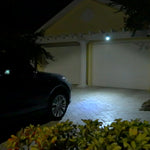 Panta Safe Light Solar leuchtet bei Dunkelheit automatisch die Einfahrt zur Garage aus.