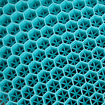 Detailansicht einer elastischen Wabenstruktur aus Gelmaterial – atmungsaktiv und druckentlastend.