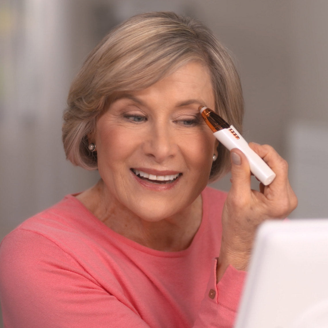 04_RoxyPerfectBrows_praezise_schmerzfrei.jpg