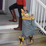 Climb Cart mit grauer Tasche, beladen mit Lebensmitteln, wird eine Treppe hinaufgezogen.