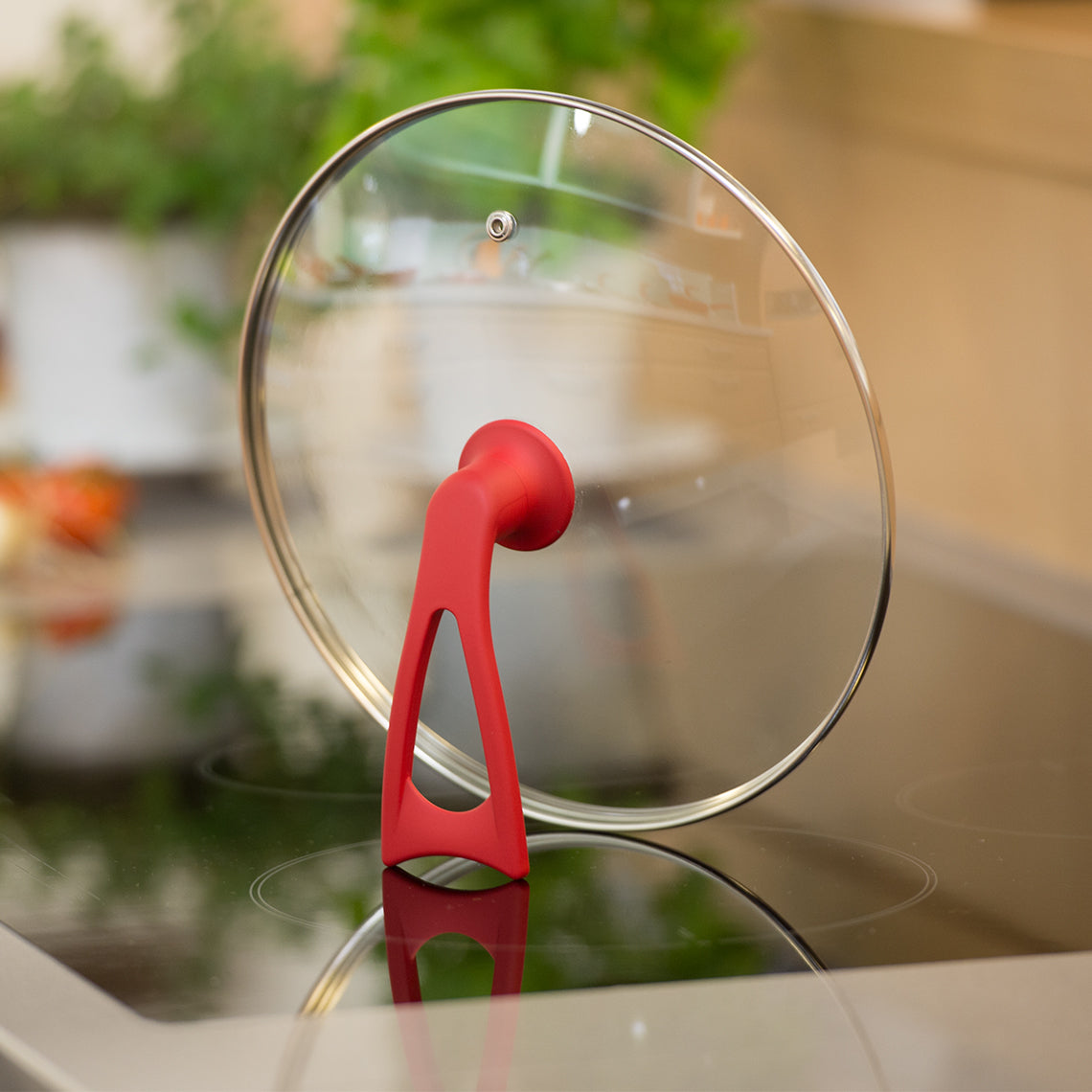 Duo Magic Premium Glasdeckel mit rotem Standknauf – platzsparend, hitzebeständig und praktisch zum Abstellen.