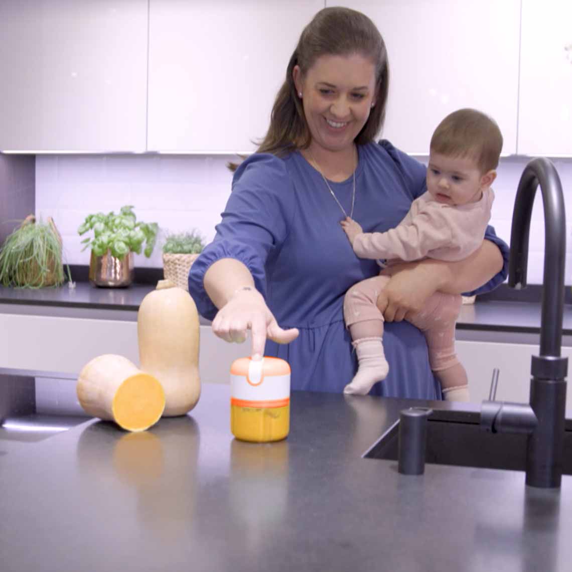 Mit dem Livington 3 SecondsChopper wird Kürbisbrei schnell und einfach für Babys zubereitet.