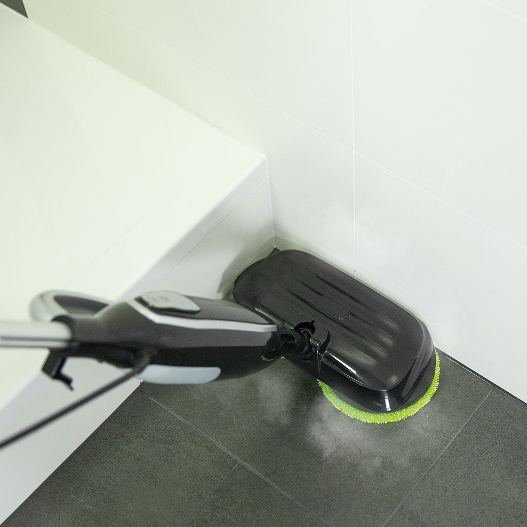 Livington Steam Twister reinigt gründlich Ecken und Kanten mit rotierenden Pads und heißem Dampf.