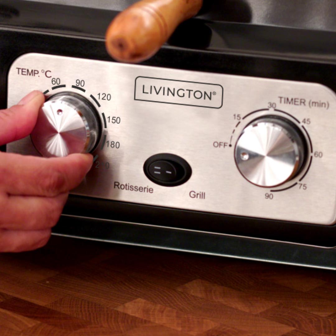Temperatur und Timer werden am Rotisserie Chef eingestellt.