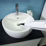 Livington Steam Twister reinigt hygienisch den Waschbeckenabfluss mit konzentriertem Dampf.