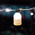 Mit dem Hammersmith HydroBlast wird Reinigungsmittel versprüht – dank montierter Schaumflasche.