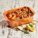 Livington Copperline WonderCooker – gefüllte Hähnchen im Bräter, serviert mit Zitrone und Lorbeer.