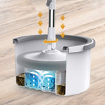 Livington Clean Water Spin Mop reinigt den Wischer mit Frischwasser und trennt Schmutzwasser im Eimer.