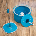 Livington Clean Water Spin Mop mit Eimer, Deckel und Wringaufsatz – ideal für hygienisches Bodenwischen.