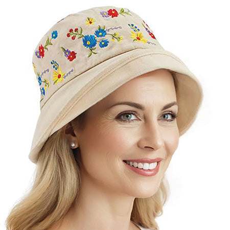 Bestickter Blumenhut