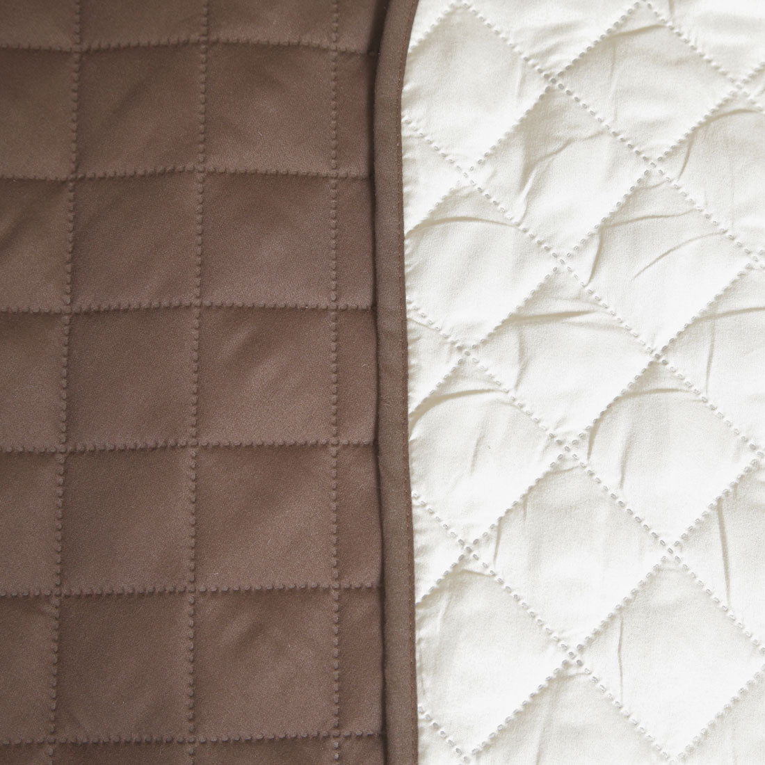 M36402_04_6212_Quilted_Furniture_Protector_2_Seater_Sofa_17_PIM_low.jpg