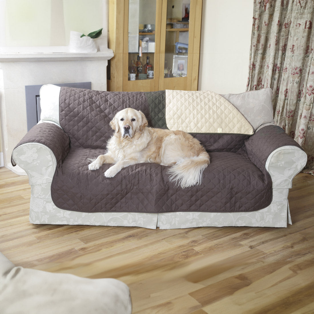 M36402_04_6213_Quilted_Furniture_Protector_3_Seater_Sofa_18_V1_PIM_low.jpg