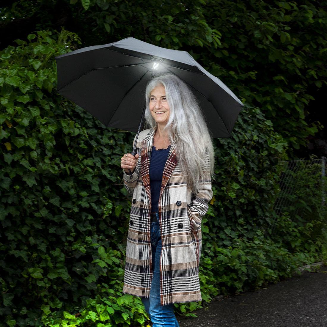 Regenschirm mit LED-Licht