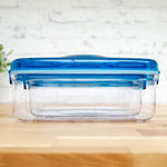 Transparente Vakuumierbox mit blauem Deckel – luftdicht verschließbar zur längeren Aufbewahrung von Lebensmitteln.