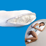 WeißerKissenbezug mit Reißverschluss, der die Kissenfüllung zeigt. Ein Inset zeigt eine Frau, die bequem Swan Pillow schläft.
