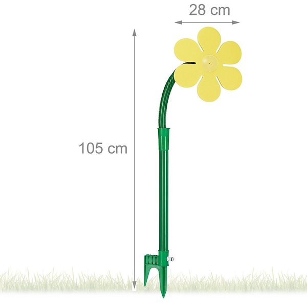 Gelber Rasensprinkler in Blumenform auf grünem Stab, Höhe 105 cm, Blütendurchmesser 28 cm.