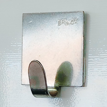 Quadratischer Wandhaken